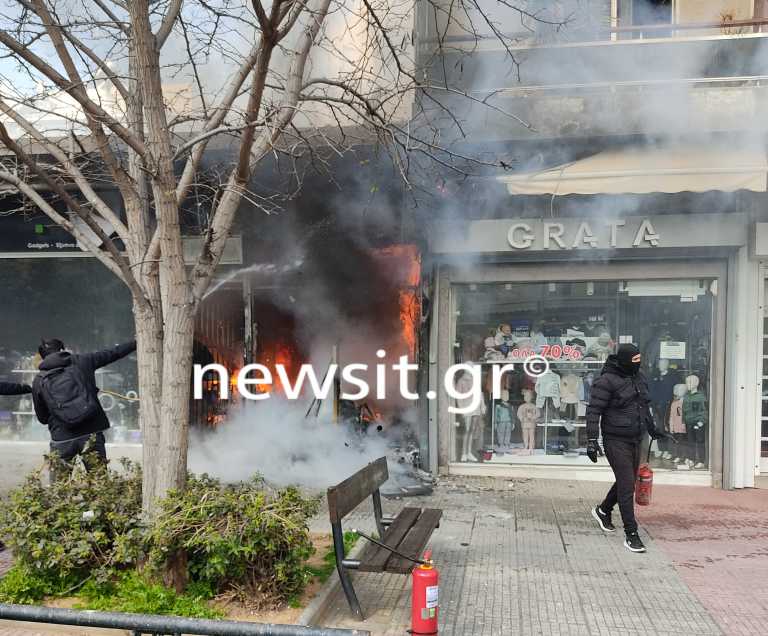 Φωτιά σε κατάστημα στο Γαλάτσι στη λεωφόρο Βεΐκου