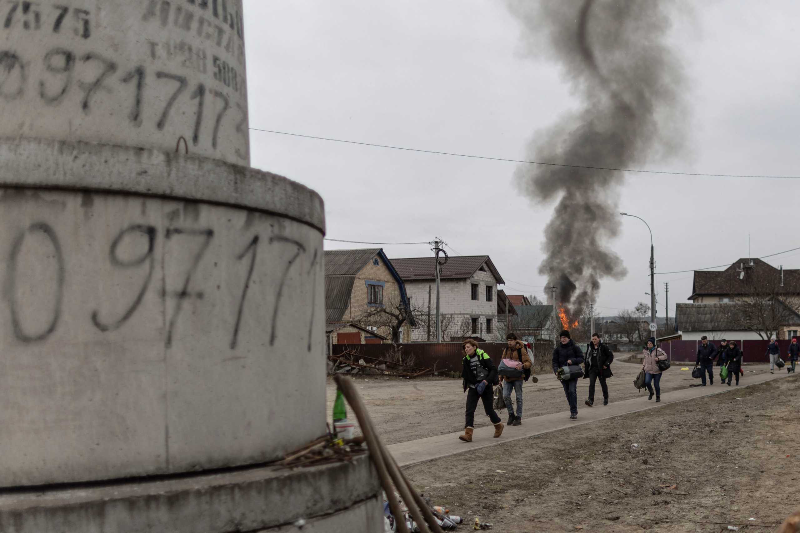 Πόλεμος στην Ουκρανία: Ρωσικές δυνάμεις χτύπησαν δύο πετρελαϊκές αποθήκες – Αποχώρησαν άμαχοι από το Σούμι