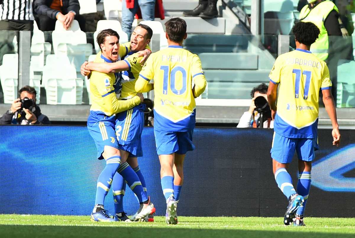 Soccer Football - Serie A - Juventus v Salernitana - Allianz Stadium, Turin, Italy - March 20, 2022 Juventus' Dusan Vlahovic celebrates scoring their second goal with teammates REUTERS
