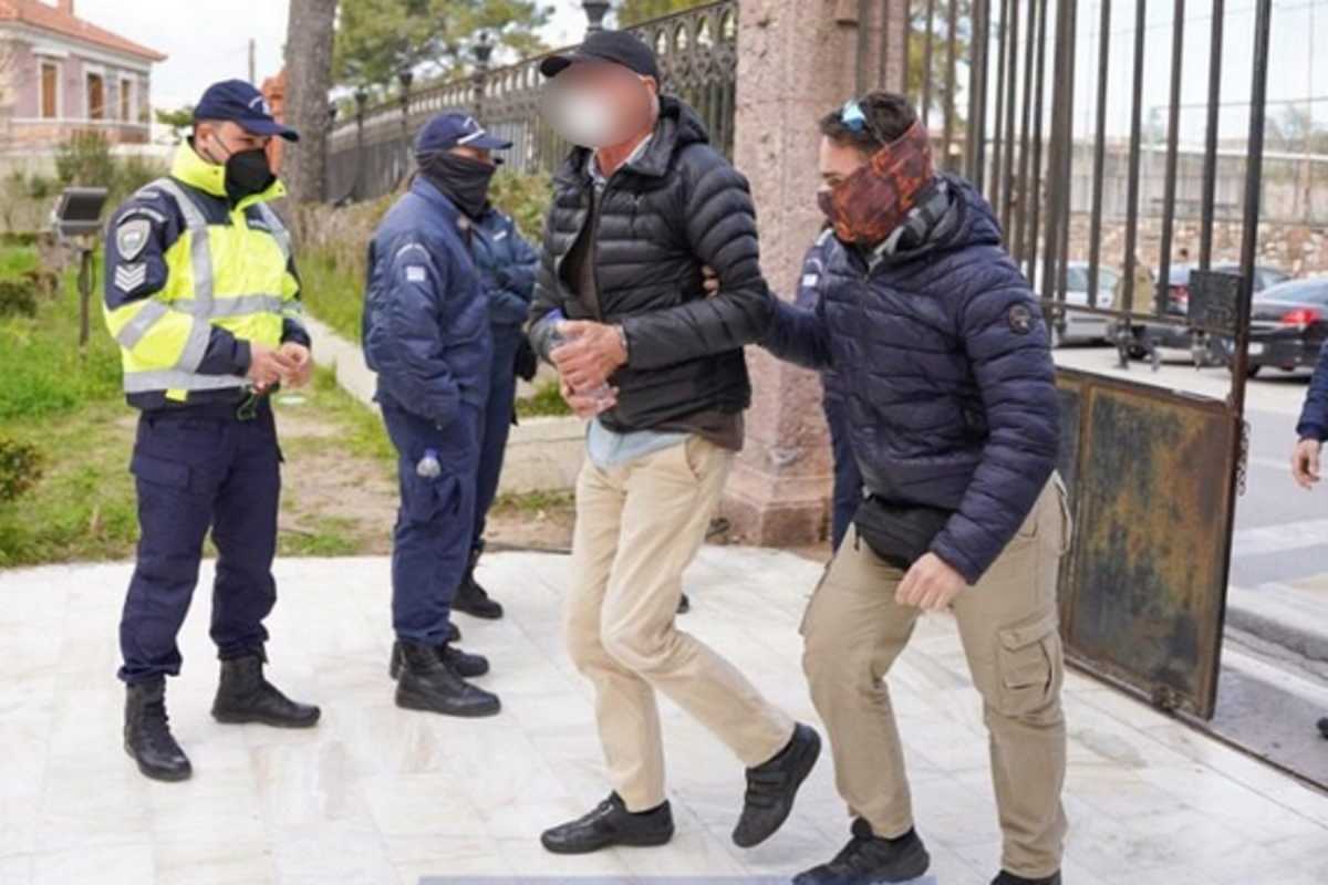 Μυτιλήνη: Αυτός είναι ο διάσημος φωτογράφος που συνελήφθη για κατασκοπεία – Τι βρέθηκε σπίτι του