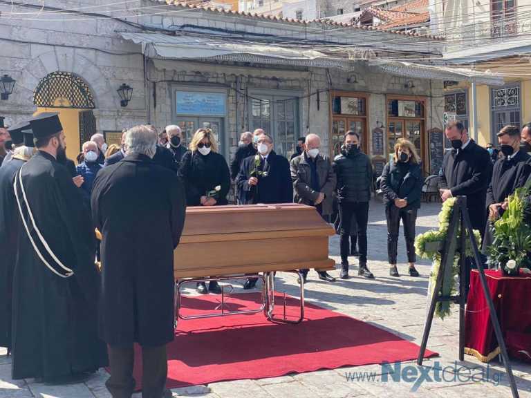 Στην Ύδρα σε στενό οικογενειακό κύκλο η κηδεία του Δημήτρη Κοντομηνά