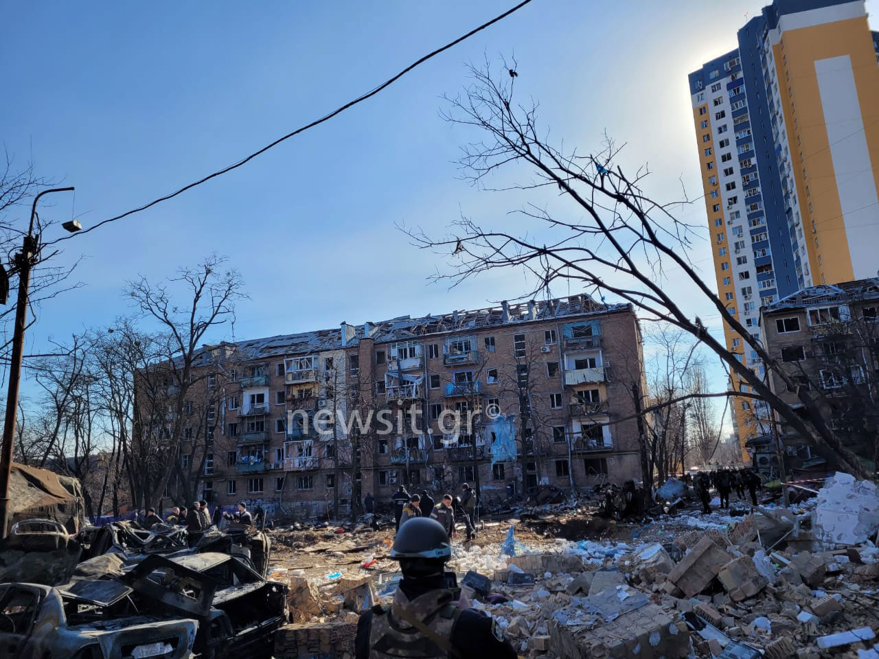 Πόλεμος στην Ουκρανία: Νέο χτύπημα σε πολυκατοικία στο Κίεβο – Τουλάχιστον ένας νεκρός