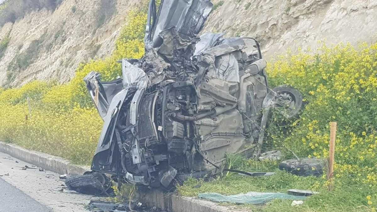 Κρήτη: Άμορφη μάζα σιδερικών τα αυτοκίνητα του τροχαίου με τους δύο νεκρούς – Εικόνες σοκ