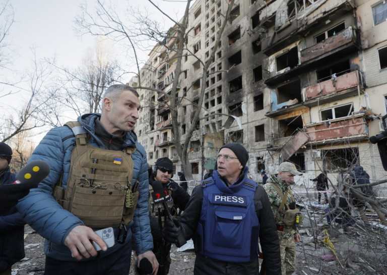 «Το Κίεβο απειλείται, αλλά Ουκρανοί στρατιώτες ανακαταλαμβάνουν χωριά», λέει ο Δήμαρχος της πόλης