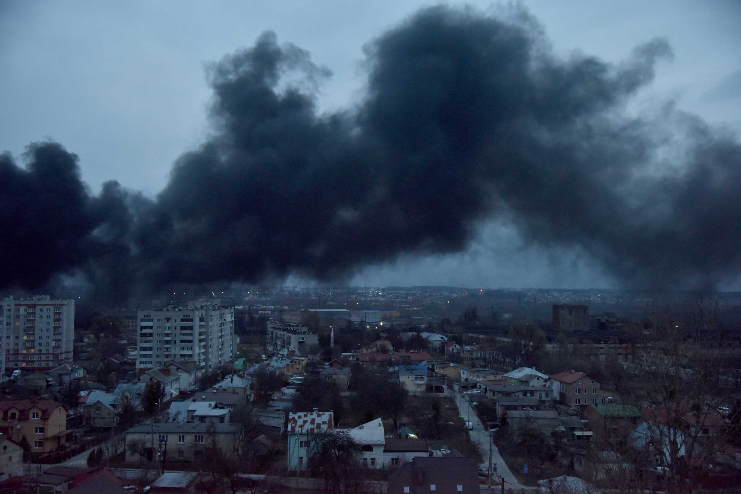 Πόλεμος στην Ουκρανία: Βομβαρδισμοί κοντά στη Λβιβ – 1.480 θανάτους αμάχων καταγράφει ο ΟΗΕ