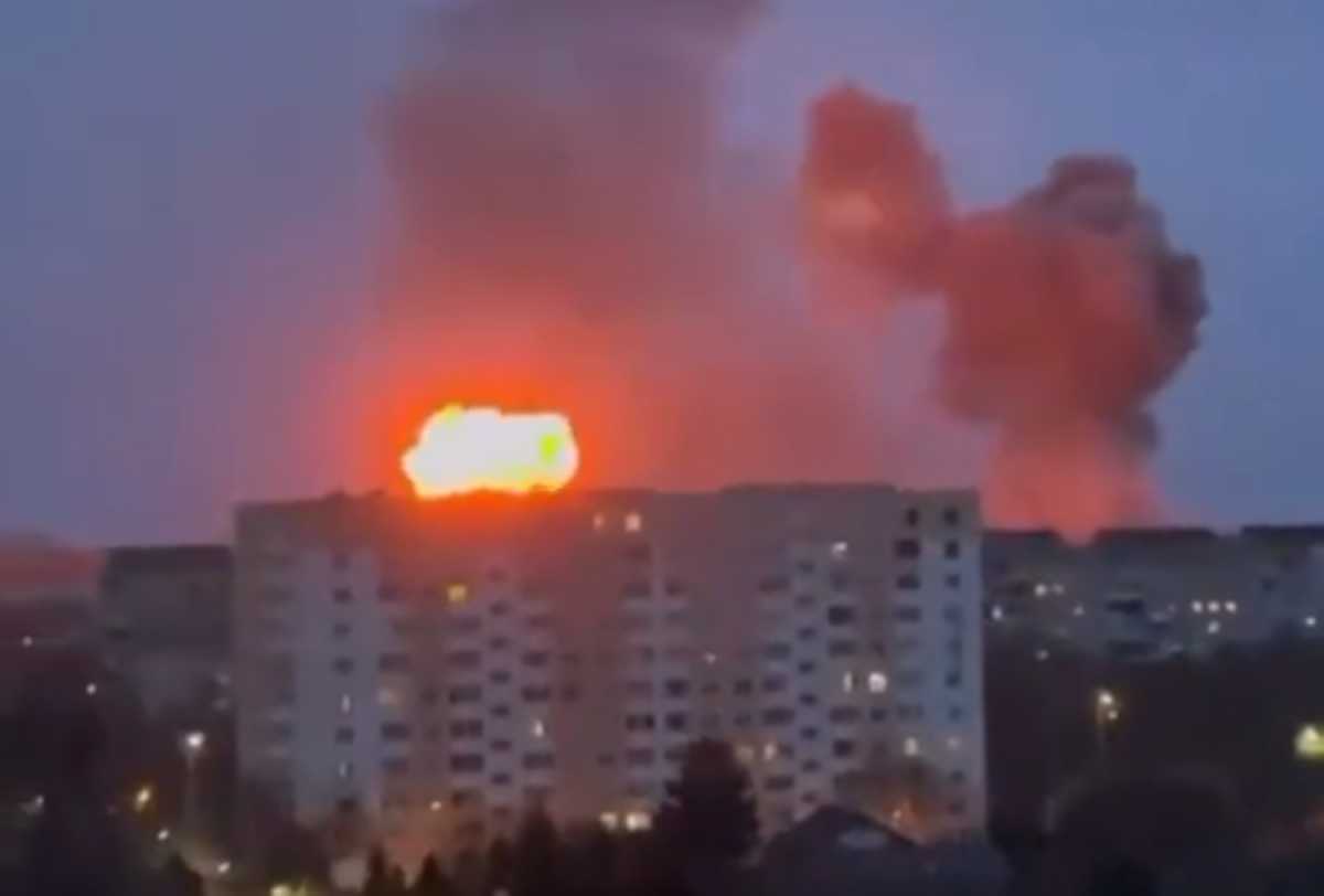 Πόλεμος στην Ουκρανία: Οι Ρώσοι βομβαρδίζουν το Σεβεροντονέτσκ – Φλέγονται κτίρια