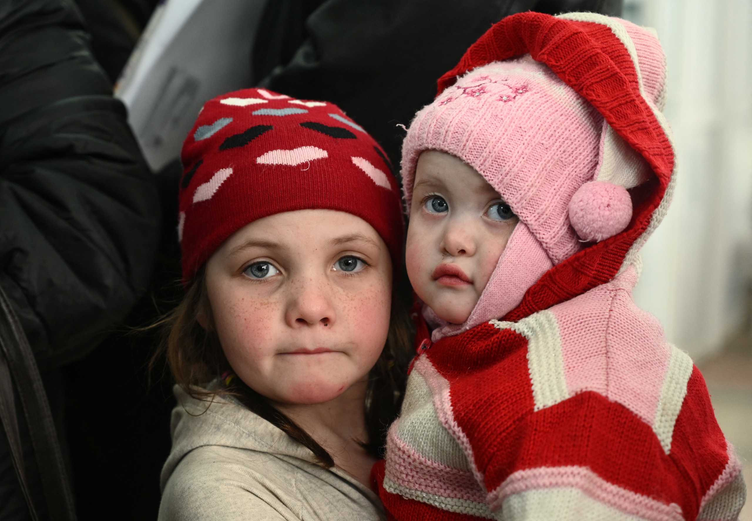 Πόλεμος στην Ουκρανία: Ευάλωτοι οι άμαχοι πρόσφυγες και τα παιδιά στους διακινητές ανθρώπων