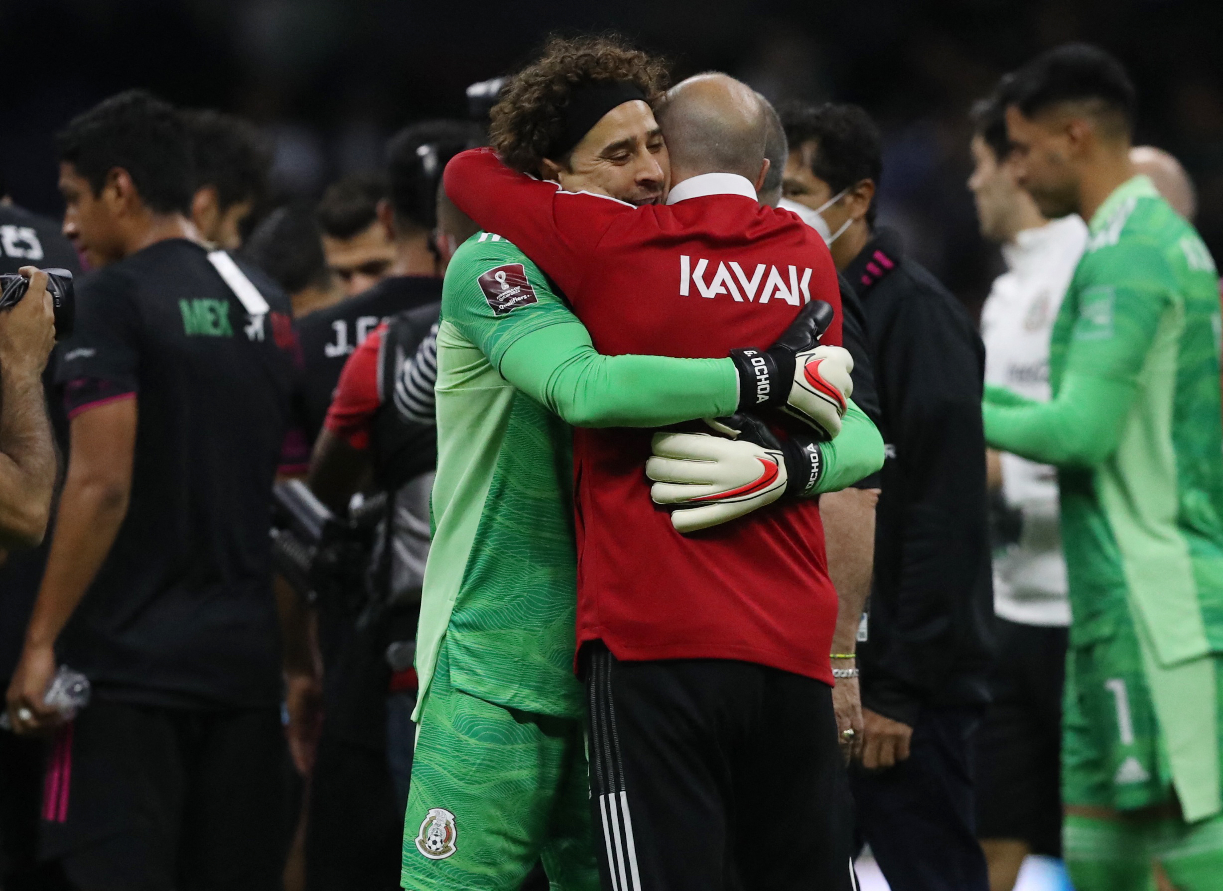 Soccer Football - World Cup - Concacaf Qualifiers - Mexico v El Salvador - Estadio Azteca, Mexico City, Mexico - March 30, 2022 Mexico's Guillermo Ochoa celebrates after the match with member of the staff REUTERS