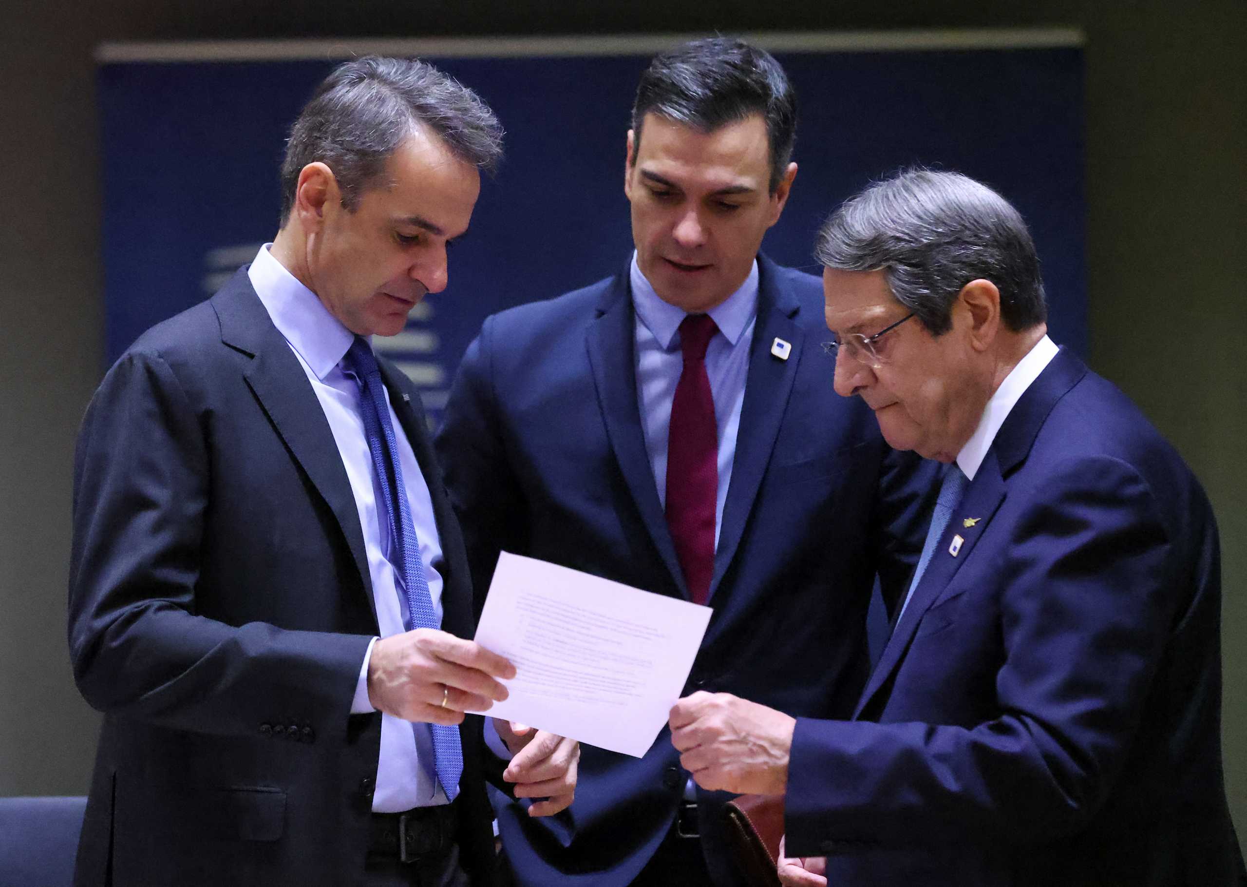 Spain's Prime Minister Pedro Sanchez speaks with Greece's Prime Minister Kyriakos Mitsotakis and  Cypriot President Nicos Anastasiades  during European Union leaders' summit, amid Russia's invasion of Ukraine, in Brussels, Belgium, March 25, 2022. REUTERS