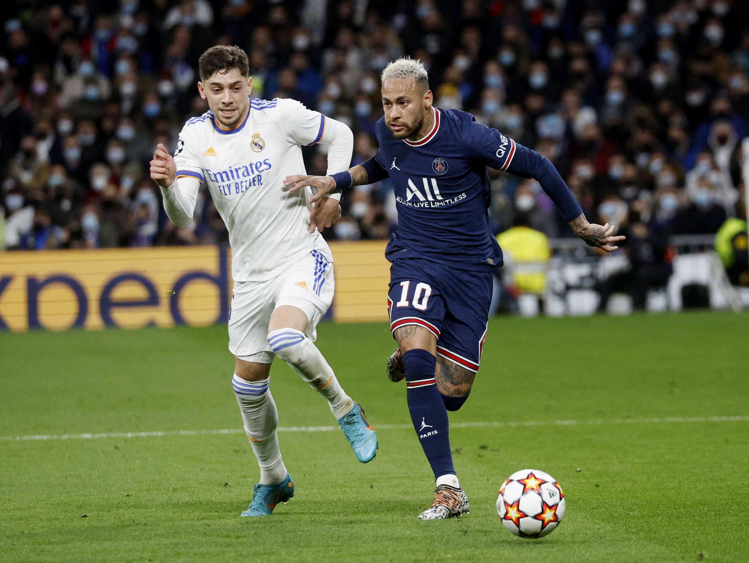 Soccer Football - Champions League - Round of 16 Second Leg - Real Madrid v Paris St Germain - Santiago Bernabeu, Madrid, Spain - March 9, 2022 Paris St Germain's Neymar in action with Real Madrid's Federico Valverde REUTERS