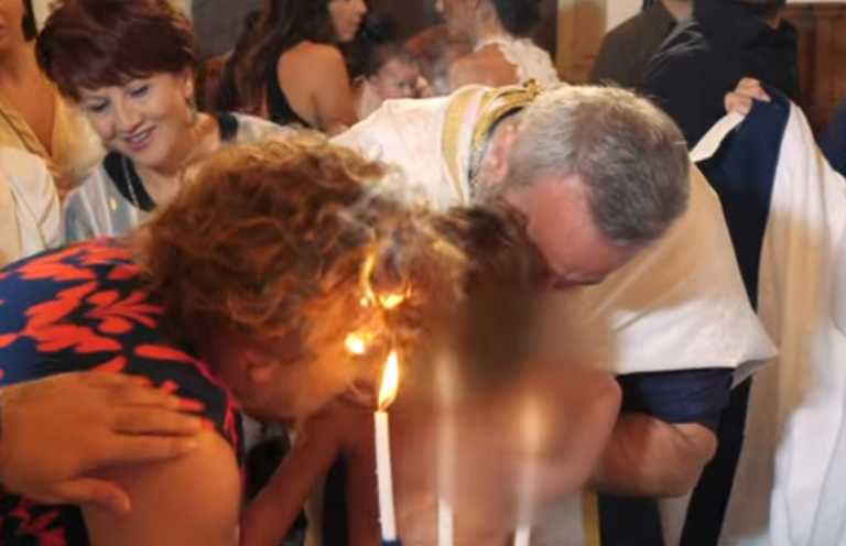 Ηράκλειο: Η στιγμή που νονά παίρνει φωτιά σε βάφτιση – Το βίντεο από την εκκλησία που γίνεται viral