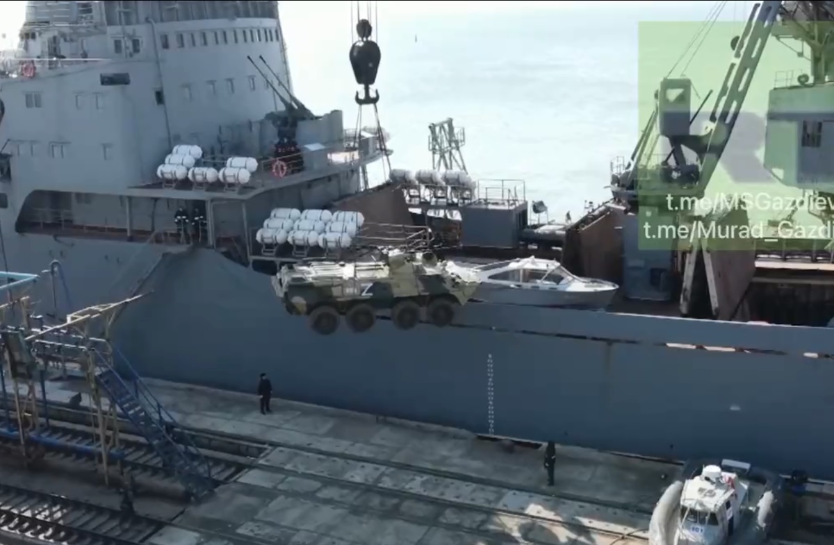 Πόλεμος στην Ουκρανία: Ρωσικό πλοίο «έδεσε» σε κατεχόμενο λιμάνι και ξεφορτώνει πολεμοφόδια