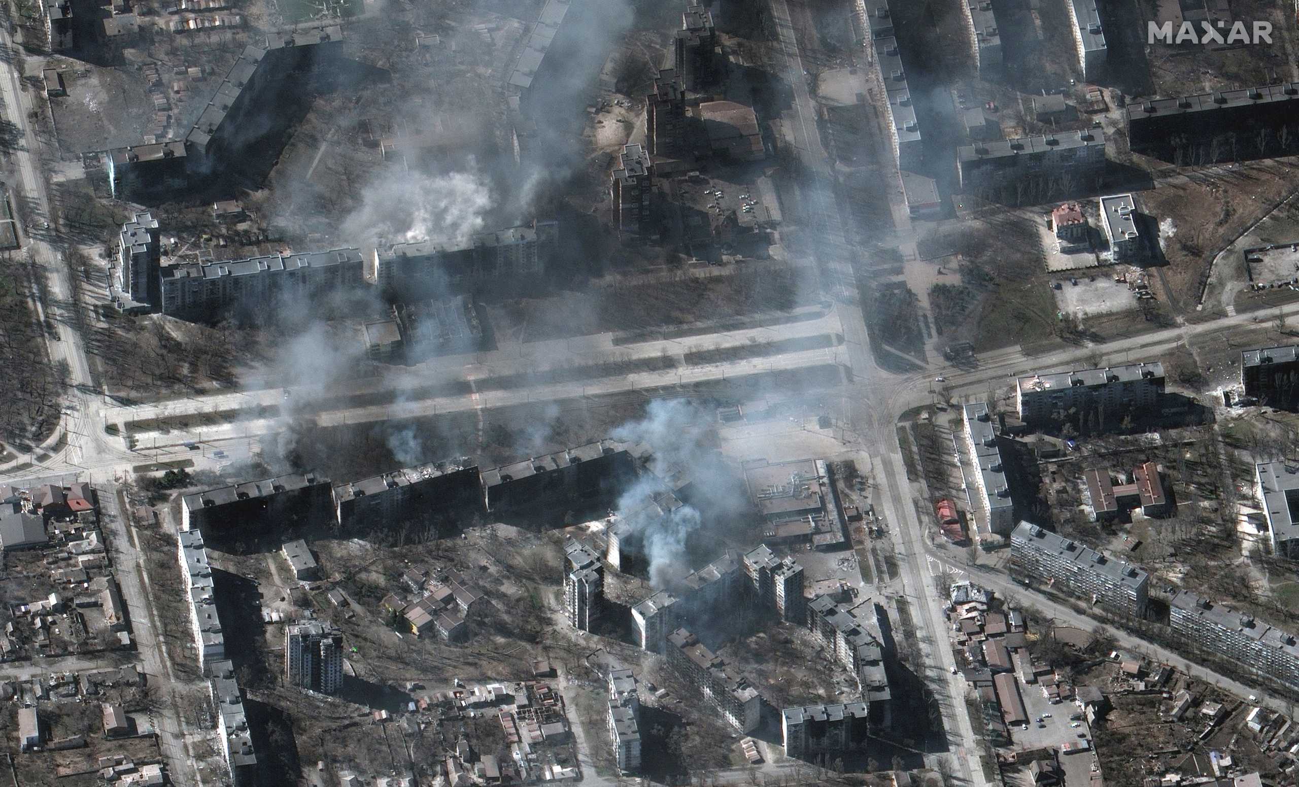 Πόλεμος στην Ουκρανία: Νέο μπαράζ βομβαρδισμών από τους Ρώσους – «Η Μαριούπολη γίνεται καμένη γη»
