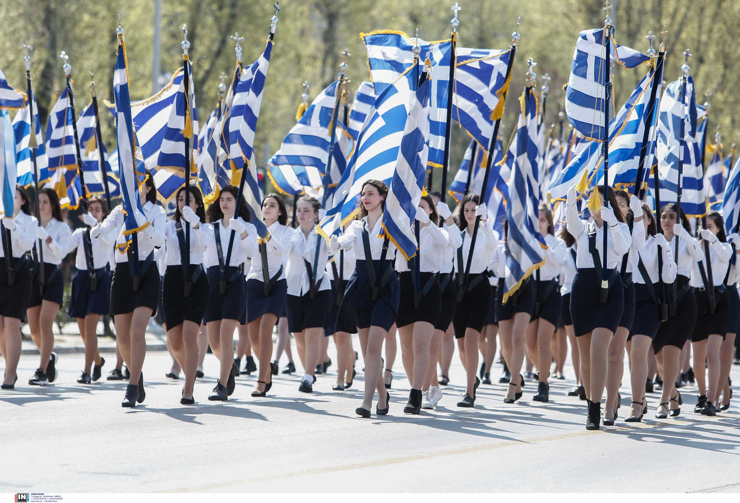 Παρέλαση 25ης Μαρτίου στη Θεσσαλονίκη: Επίθεση χρυσαυγιτών με τρικάκια