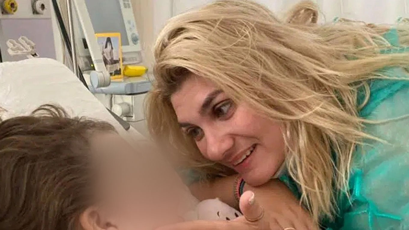 Ρούλα Πισπιρίγκου: Έγινε θέμα στη Daily Mail – «Μάνα χαμογελά στο παιδί της πριν του χορηγήσει μοιραία δόση κεταμίνης»