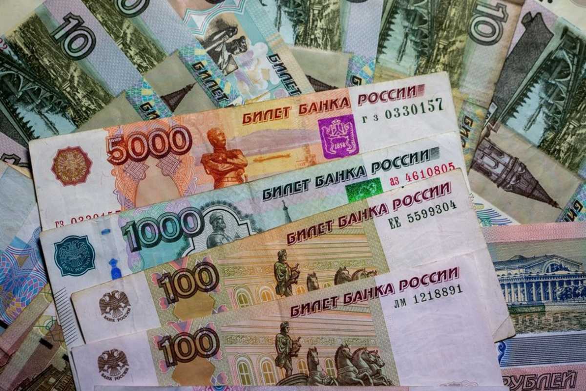 Ρωσία: Πληρώνει σε ρούβλια τους τόκους από τα δάνεια και χαρακτηρίζει «φάρσα» την χρεοκοπία