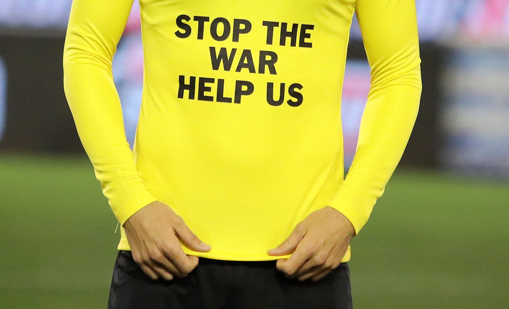 Εισβολή στην Ουκρανία: Τούρκος ποδοσφαιριστής αρνήθηκε να φορέσει μπλούζα με μήνυμα «όχι στον πόλεμο»