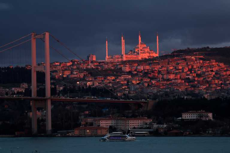 Φόβοι για capital controls στην Τουρκία - Πολίτες βρέθηκαν προ εκπλήξεως μπροστά στα ATM