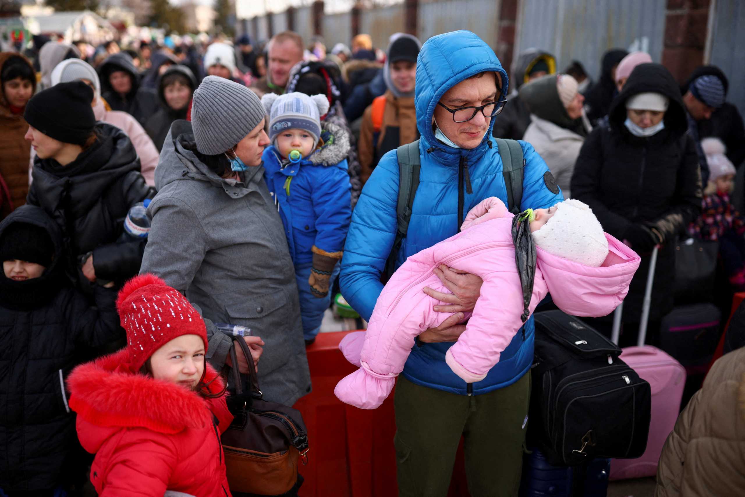Πόλεμος στην Ουκρανία: Το σχέδιο της Ελλάδας για τους πρόσφυγες – Πού θα μένουν και θα δουλεύουν