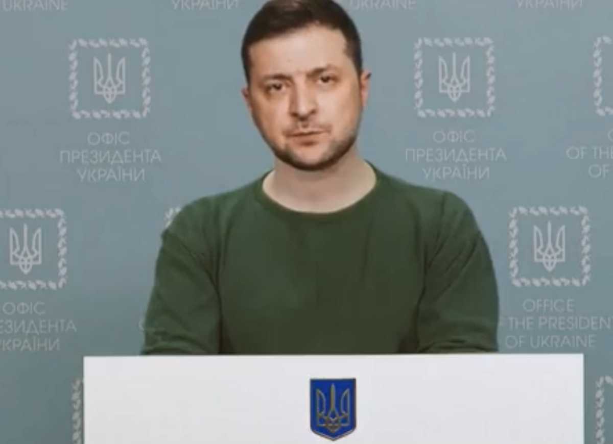 Πόλεμος στην Ουκρανία: Χαμός με fake βίντεο του Ζελένσκι να παραδίδεται στον Πούτιν