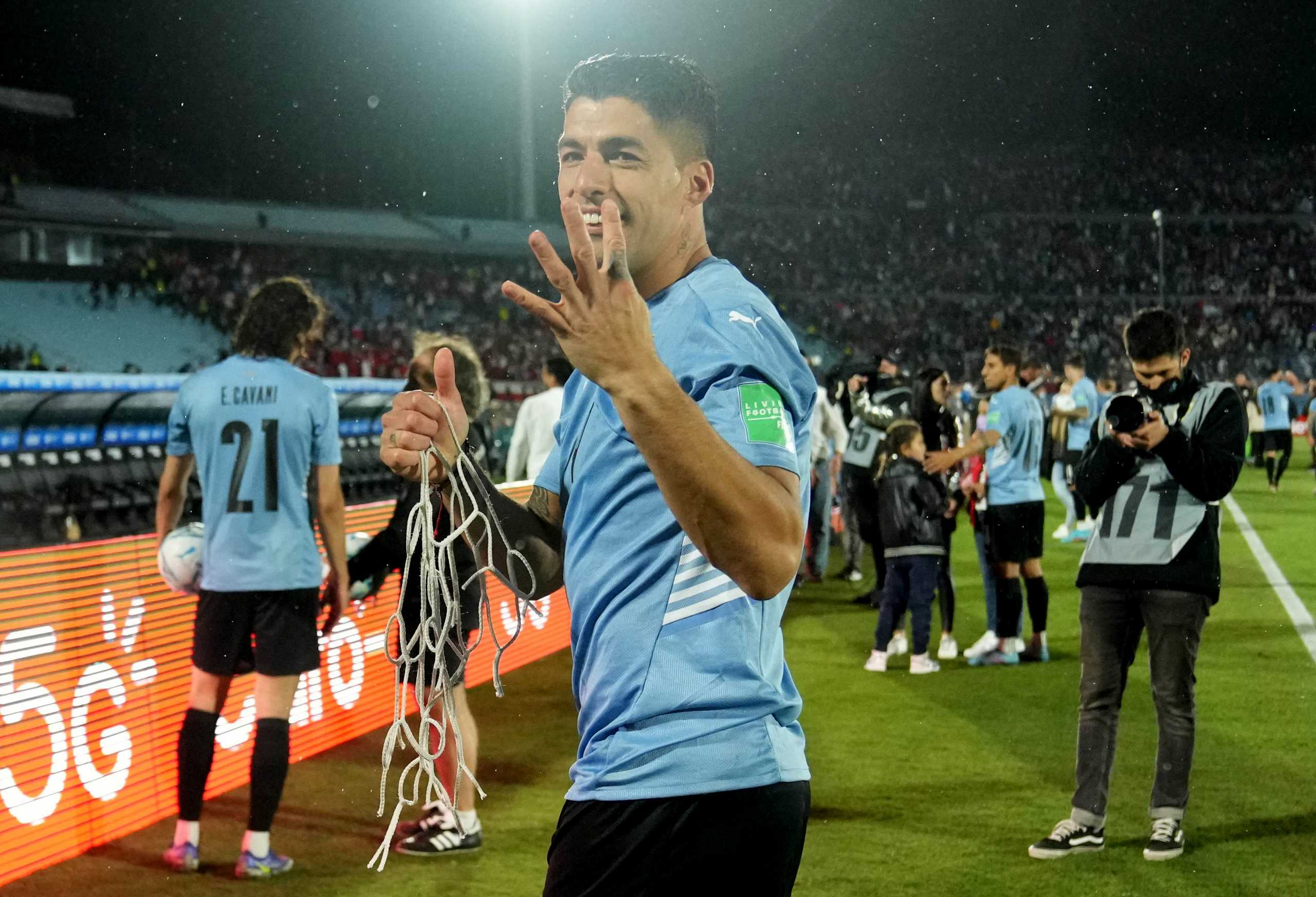 Soccer Football - World Cup - South American Qualifiers - Uruguay v Peru - Estadio Centenario, Montevideo, Uruguay - March 24, 2022 Uruguay's Luis Suarez celebrates after qualifying to the World Cup Qatar 2022 Pool via REUTERS