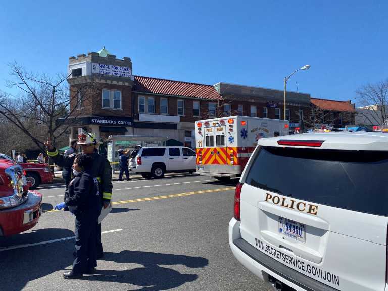 ΗΠΑ: Αυτοκίνητο έπεσε στην αυλή ελληνικού εστιατορίου στην Ουάσινγκτον – 11 τραυματίες
