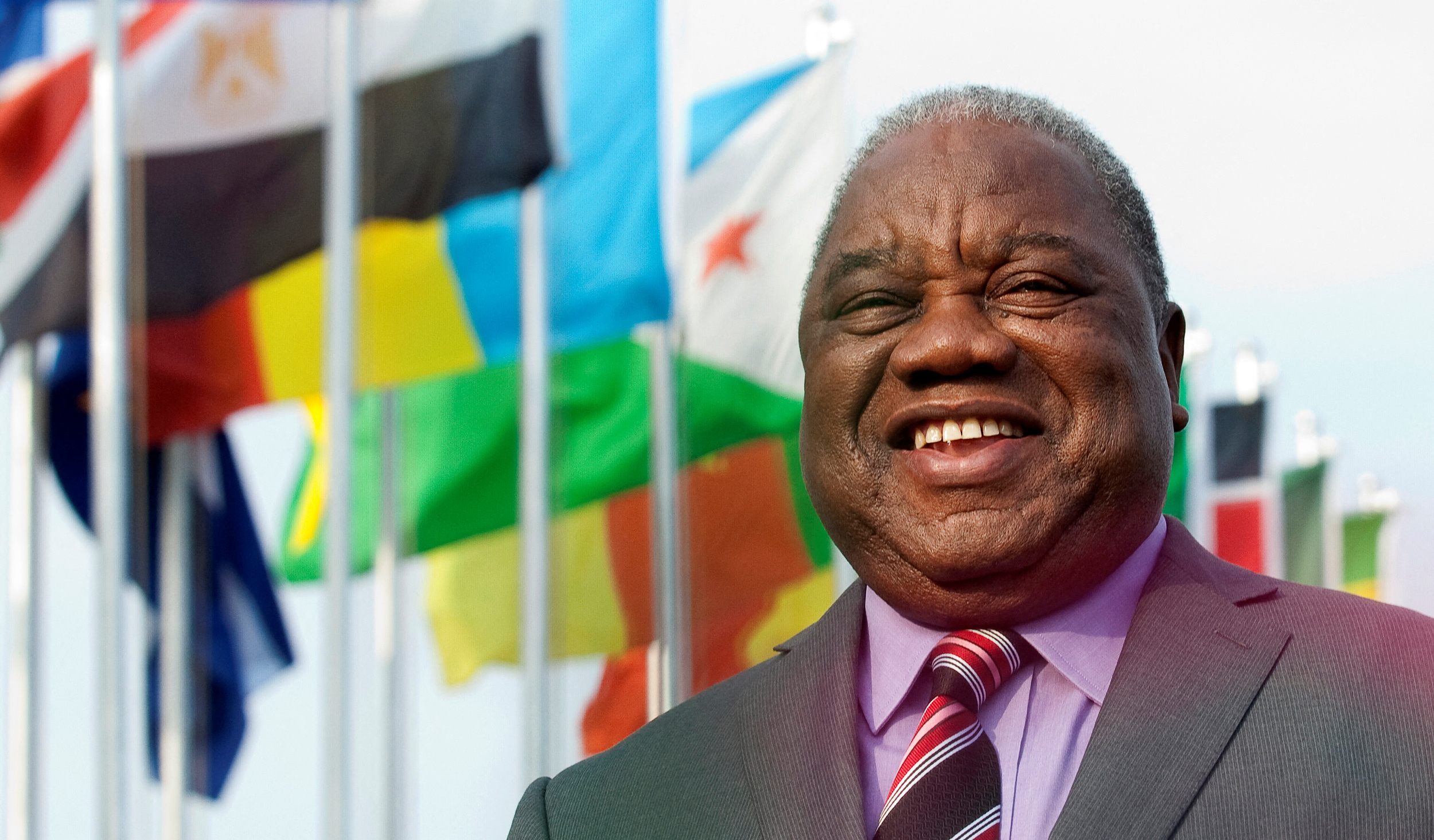 FILE PHOTO: Zambia's President Rupiah Banda arrives at the airport in Entebbe 42km (25 miles) south of Uganda's capital Kampala, July 23, 2010.  REUTERS