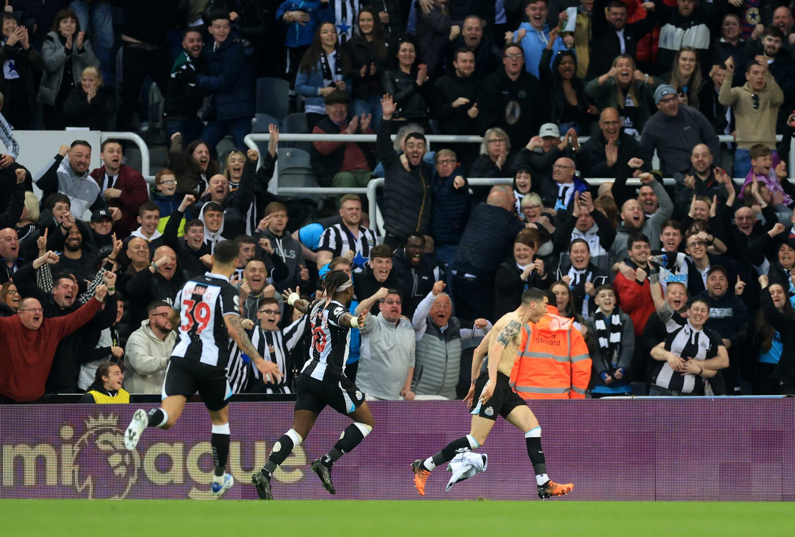 Soccer Football - Premier League - Newcastle United v Crystal Palace - St James' Park, Newcastle, Britain - April 20, 2022 Newcastle United's Miguel Almiron celebrates scoring their first goal with teammates Action Images via Reuters