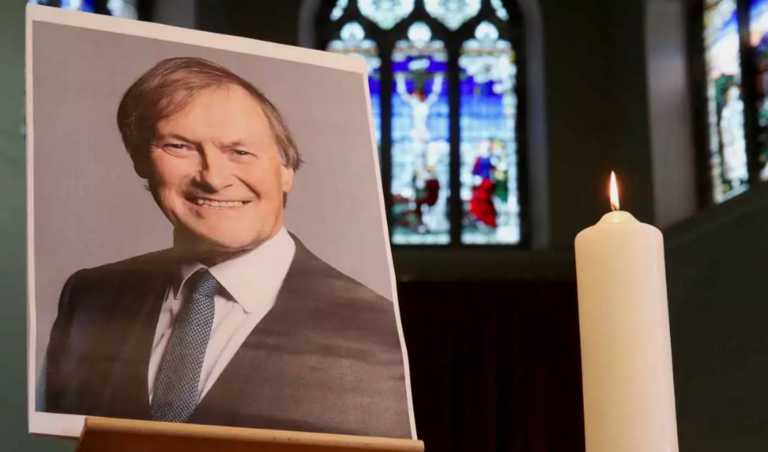 Ισόβια στον τζιχαντιστή δολοφόνο του Βρετανού βουλευτή Ντέιβιντ Έιμες - Τον έσφαξε μέσα σε εκκλησία