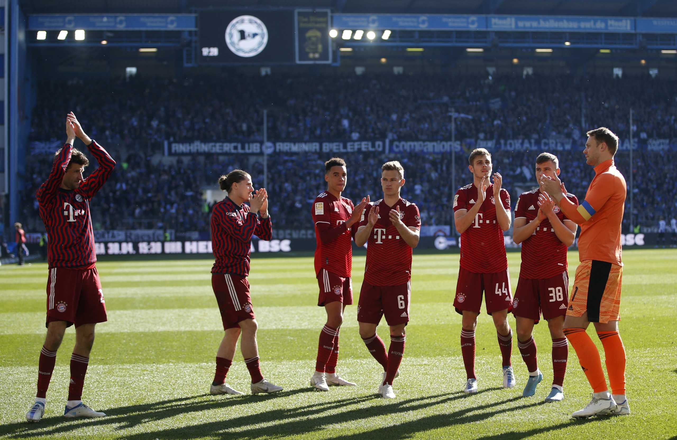 Soccer Football - Bundesliga - Arminia Bielefeld v Bayern Munich - Bielefelder Alm, Bielefeld, Germany - April 17, 2022 Bayern Munich players applaud fans after the match REUTERS