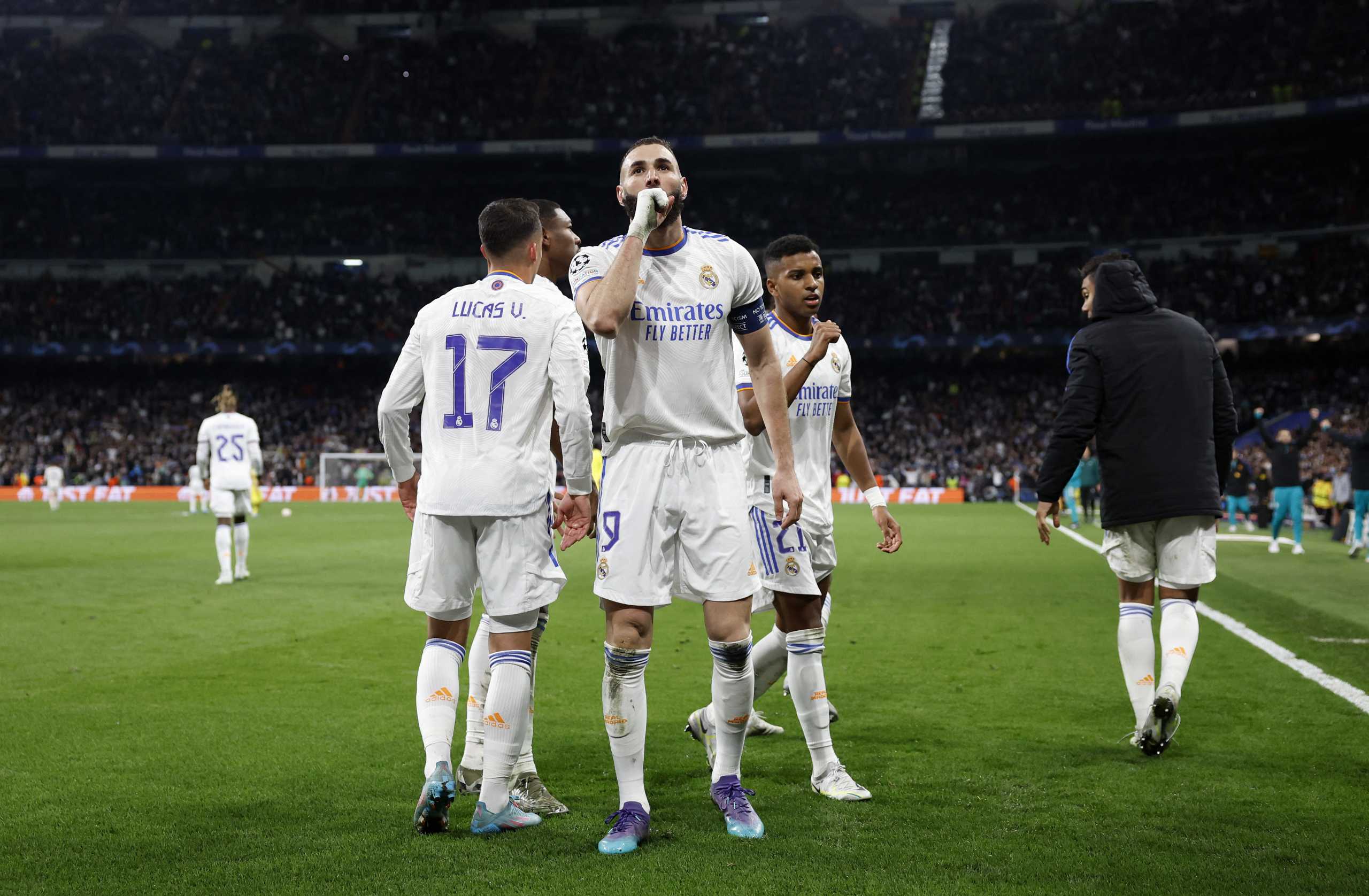 Soccer Football - Champions League - Quarter Final - Second Leg - Real Madrid v Chelsea - Santiago Bernabeu, Madrid, Spain - April 12, 2022 Real Madrid's Karim Benzema celebrates scoring their second goal REUTERS