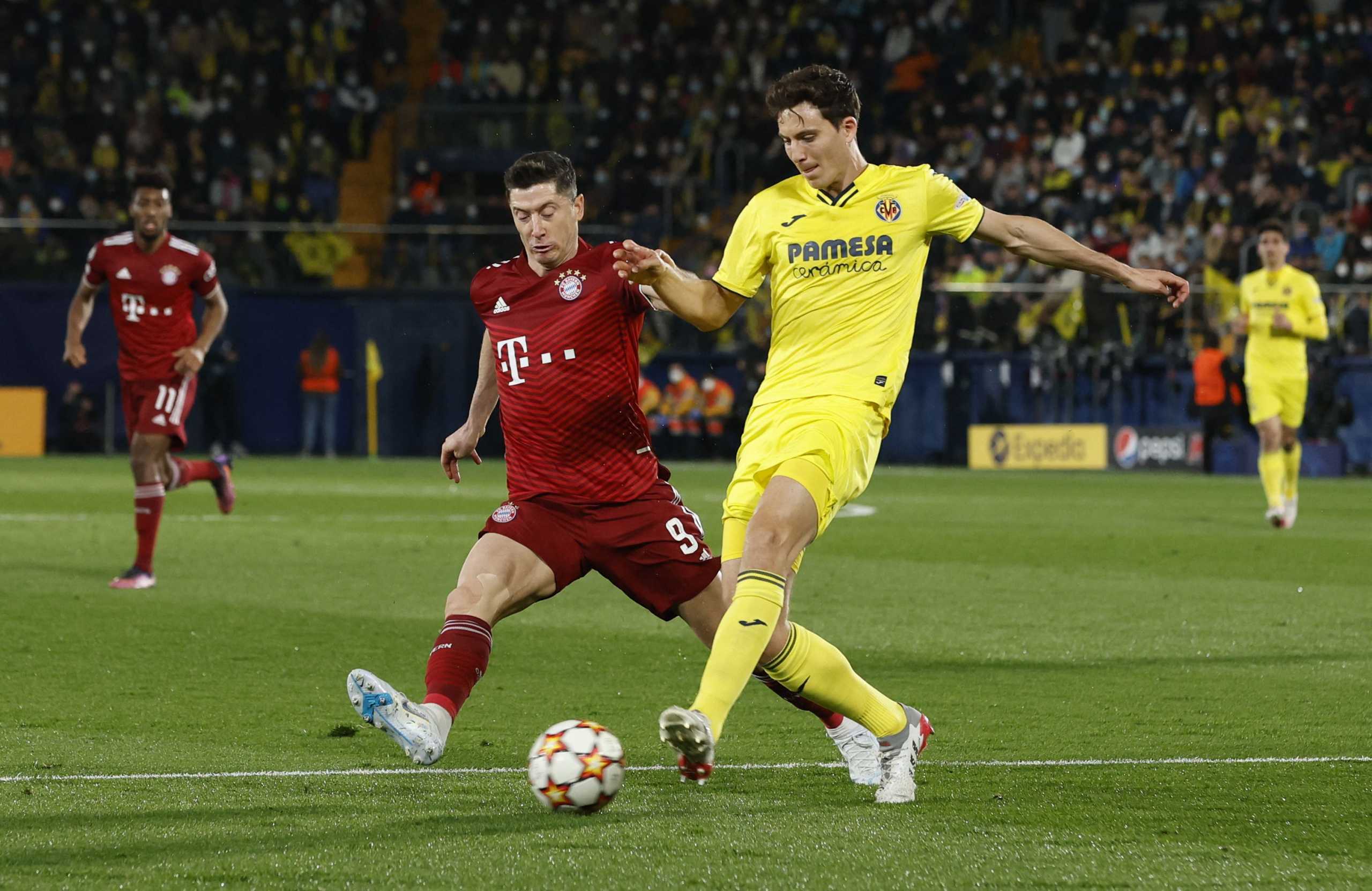 Soccer Football - Champions League -  Quarter Final - First Leg - Villarreal v Bayern Munich - Estadio de la Ceramica, Villarreal, Spain - April 6, 2022 Bayern Munich's Robert Lewandowski in action with Villarreal's Pau Torres REUTERS
