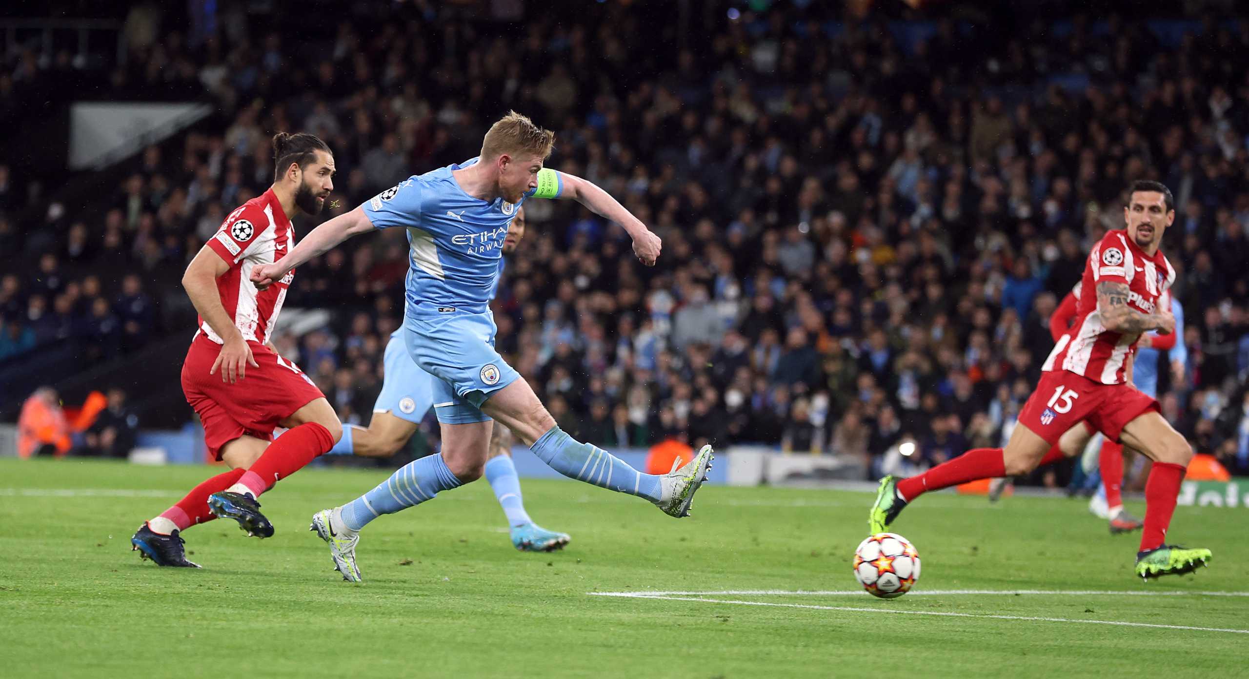 Soccer Football - Champions League - Quarter Final - First Leg - Manchester City v Atletico Madrid - Etihad Stadium, Manchester, Britain - April 5, 2022 Manchester City's Kevin De Bruyne scores their first goal Action Images via Reuters