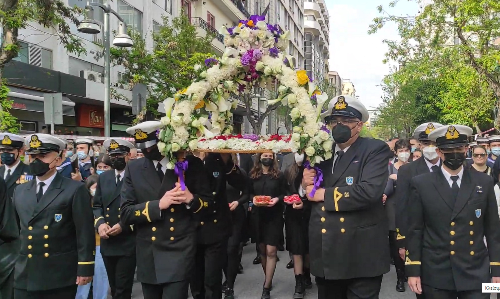 Επιτάφιος Θρήνος: Πλήθη πιστών προσκυνούν τον Εσταυρωμένο Ιησού – Ώρες κατάνυξης στις εκκλησίες