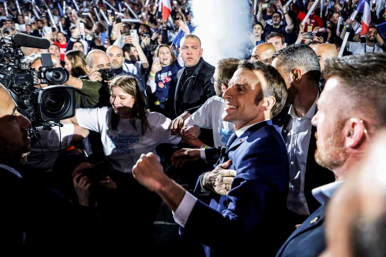Εμανουέλ Μακρόν: Επίκεντρο η κοινωνική πολιτική στην προεκλογική συγκέντρωση ενώπιον 35.000 Γάλλων