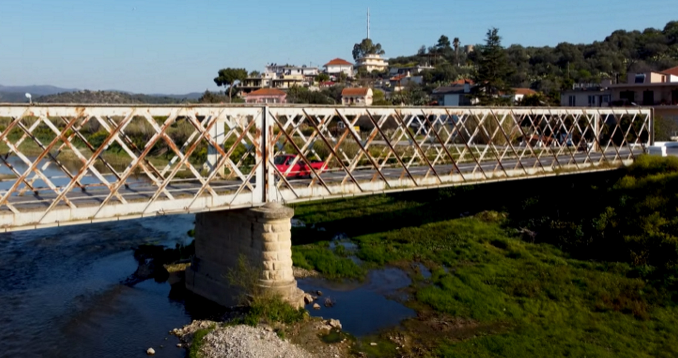 Η απαγορευμένη εδώ και 21 χρόνια «σάπια» γέφυρα του Ευρώτα – Απίστευτο κι όμως ελληνικό!