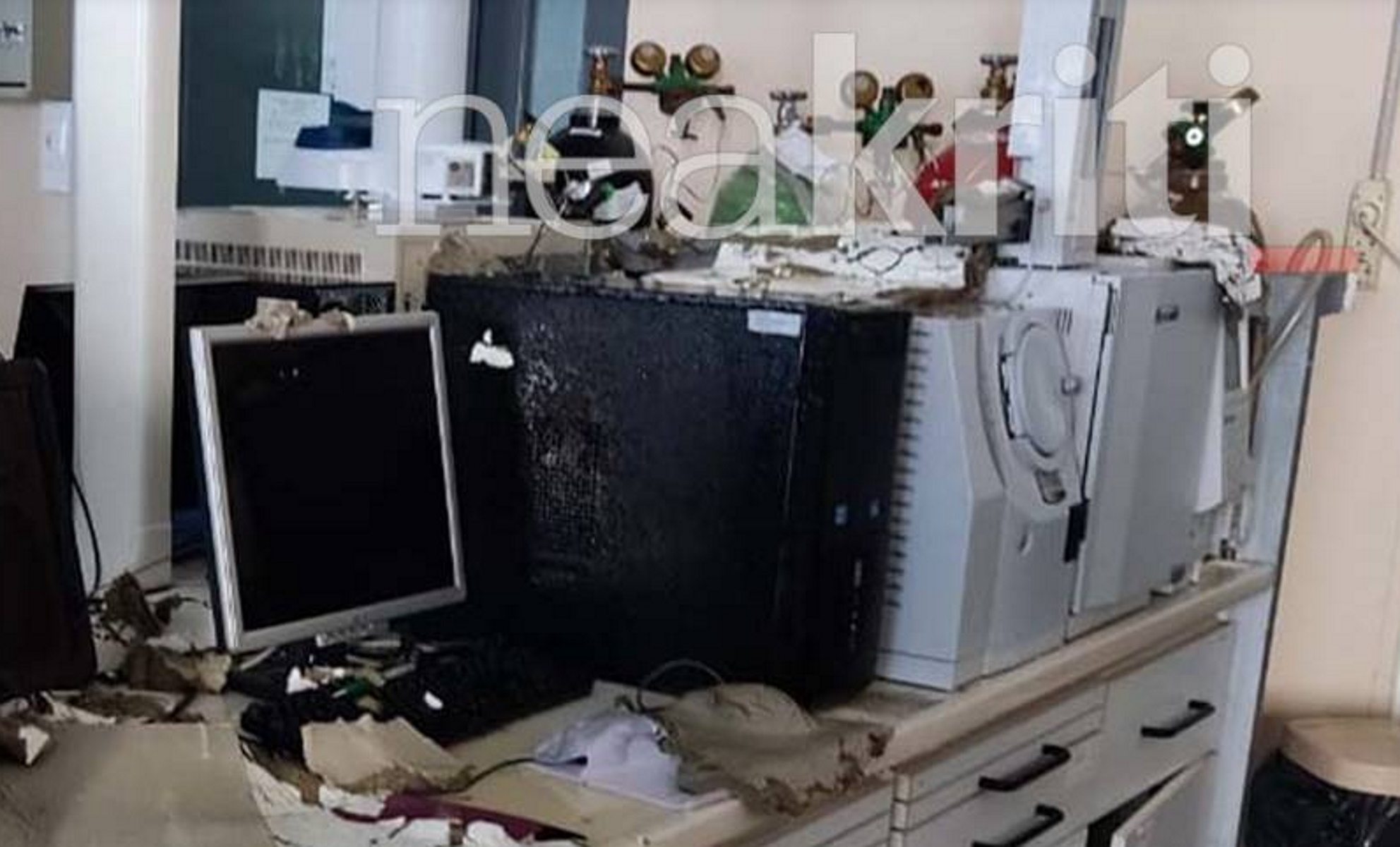 Ηράκλειο: Πλημμύρισε το τοξικολογικό εργαστήριο στο Πανεπιστήμιο – Εικόνες ολικής καταστροφής
