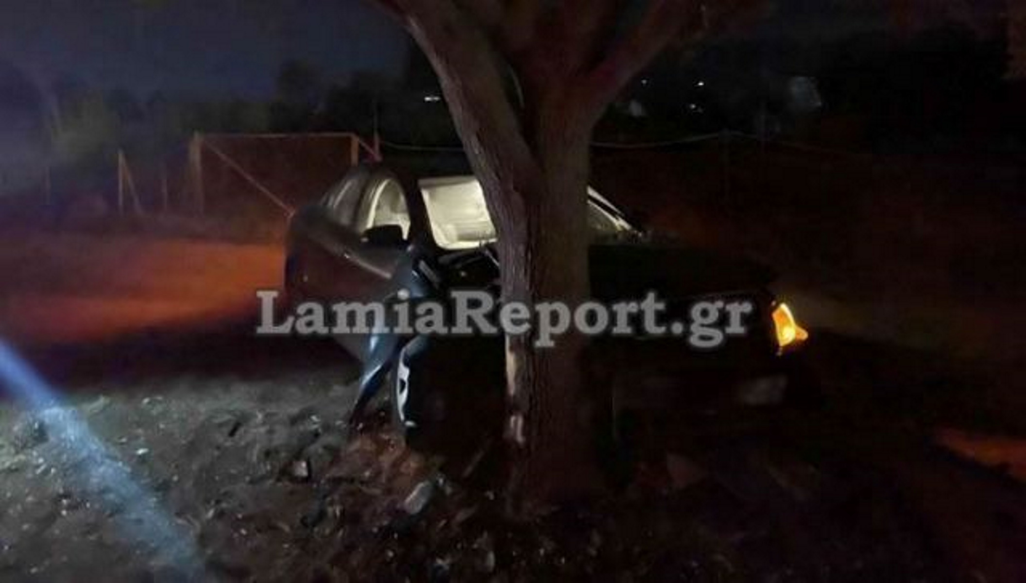 Τροχαίο έξω από την Άμφισσα: Αυτοκίνητο «καρφώθηκε» σε δέντρο, νεκρός ο 33χρονος οδηγός