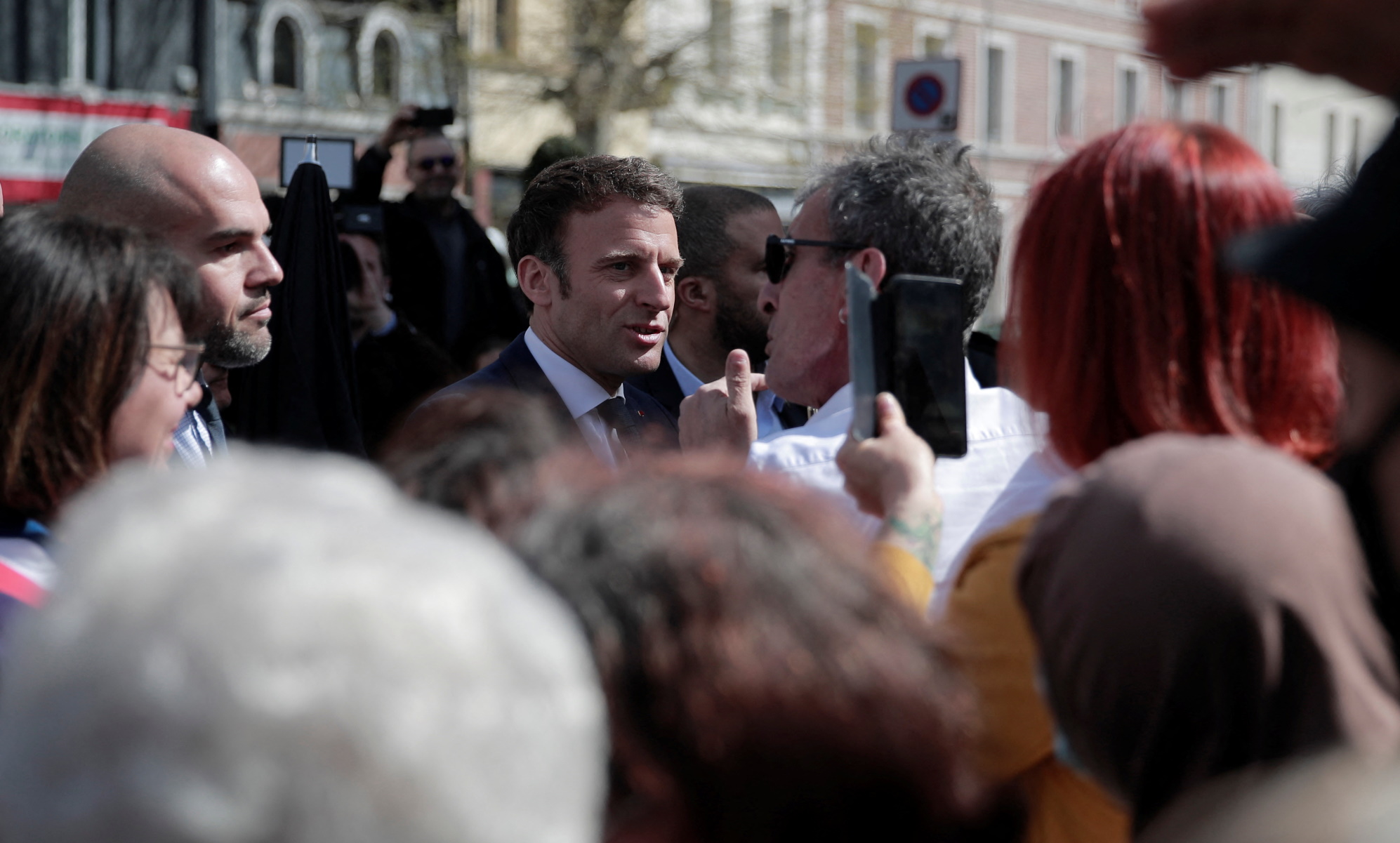 Γαλλικές εκλογές: Ο Εμανουέλ Μακρόν σε εχθρικό έδαφος – Πήγε στην πόλη όπου ήρθε 3ος