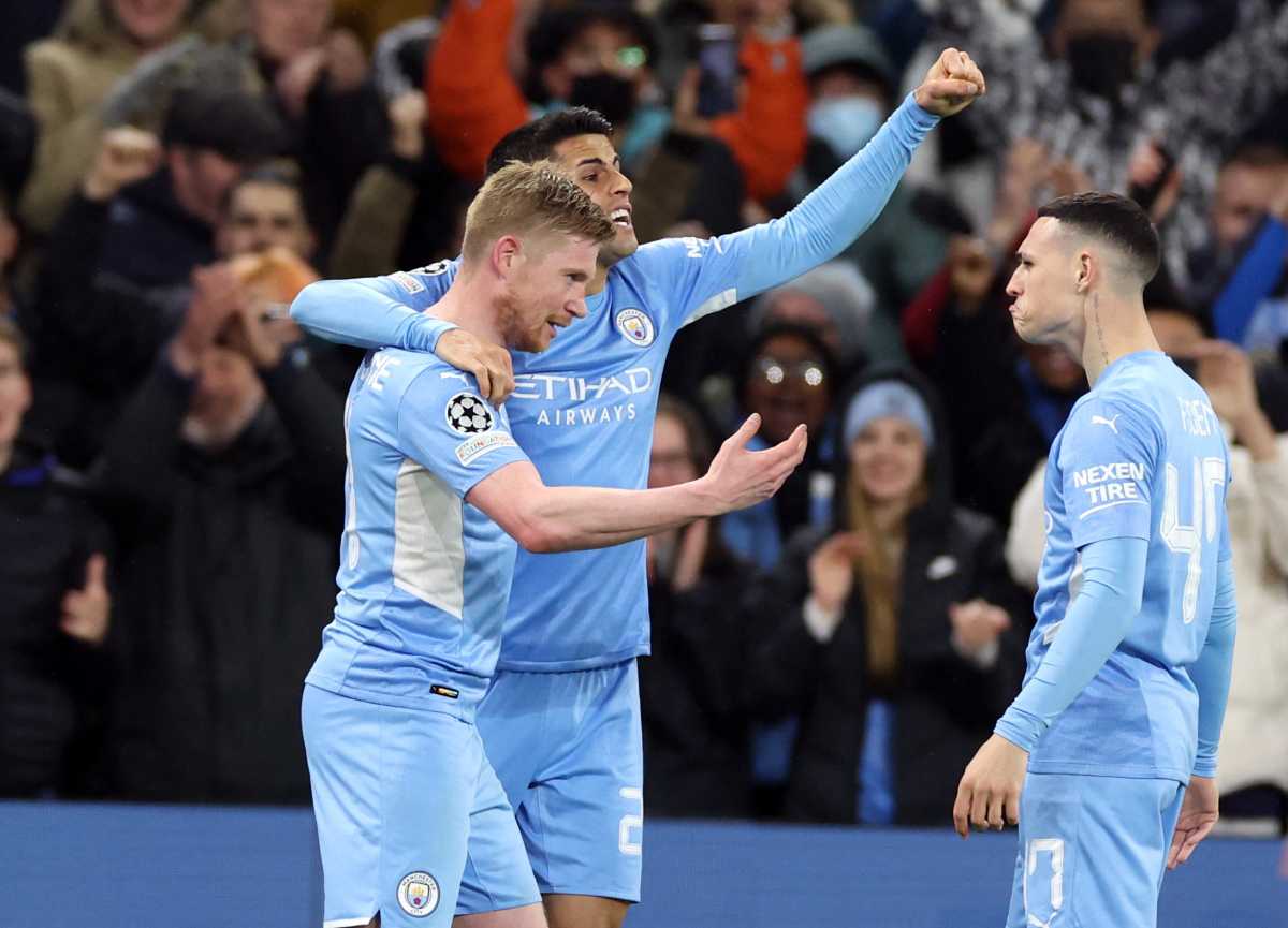 Soccer Football - Champions League - Quarter-Final - First Leg - Manchester City v Atletico Madrid - Etihad Stadium, Manchester, Britain - April 5, 2022 Manchester City's Kevin De Bruyne celebrates scoring their first goal with Joao Cancelo and Phil Foden REUTERS