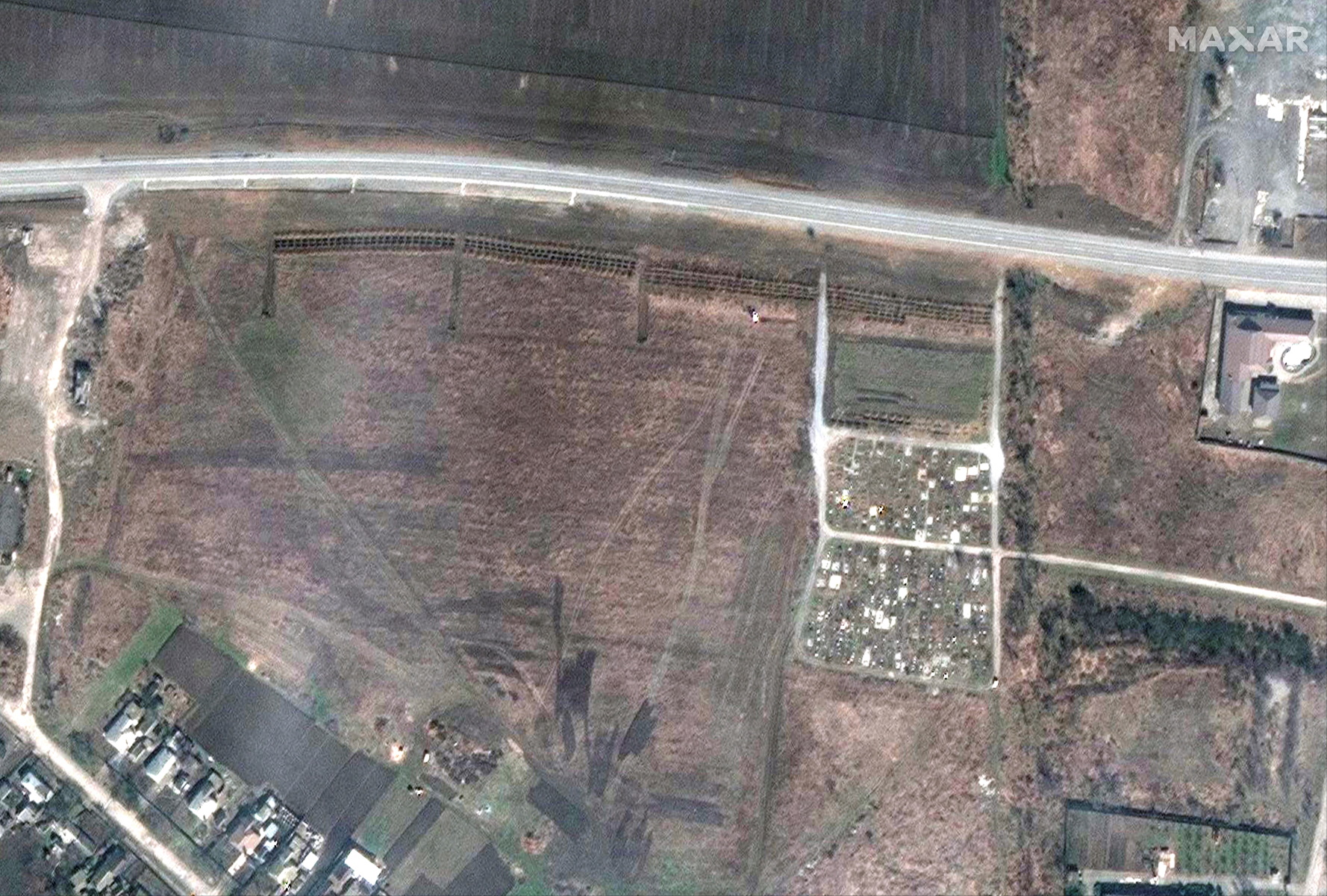 Πόλεμος στην Ουκρανία – Μαριούπολη: Μαζικός τάφος «αποκαλύπτεται» από δορυφορικές εικόνες