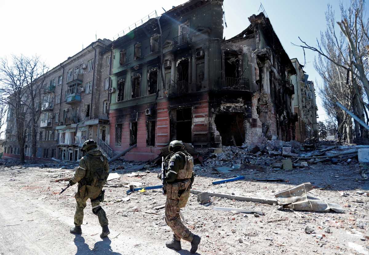 Ουκρανία: Τελεσίγραφο της Μόσχας στους στρατιώτες στη Μαριούπολη να καταθέσουν τα όπλα για να σωθούν