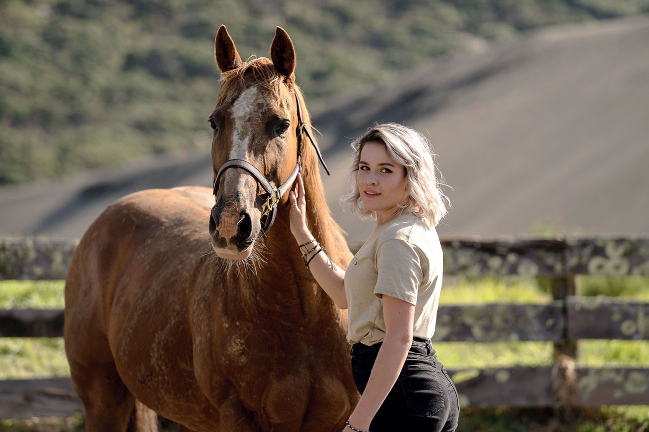 Mystic_S01_E02_CBIM291X_01_Blaze the horse and Macey Chipping (playing Issie Brown) in MYSTIC (Episode 02)

Photographer: Matt Klitscher | © Libertine Pictures Limited and Slim Film + Television Limited 2020