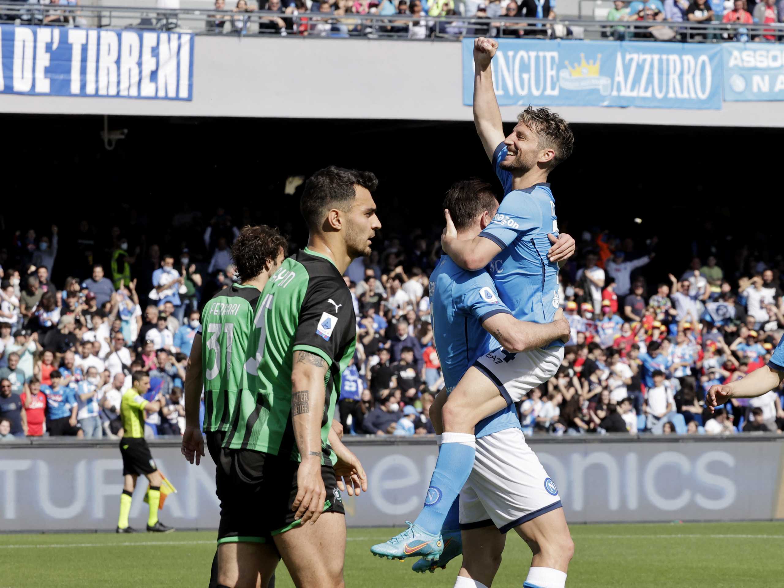 Soccer Football - Serie A - Napoli v U.S. Sassuolo - Stadio Diego Armando Maradona, Naples, Italy - April 30, 2022 Napoli's Dries Mertens celebrates scoring their fifth goal with Fabian Ruiz as Sassuolo's Kaan Ayhan looks dejected REUTERS