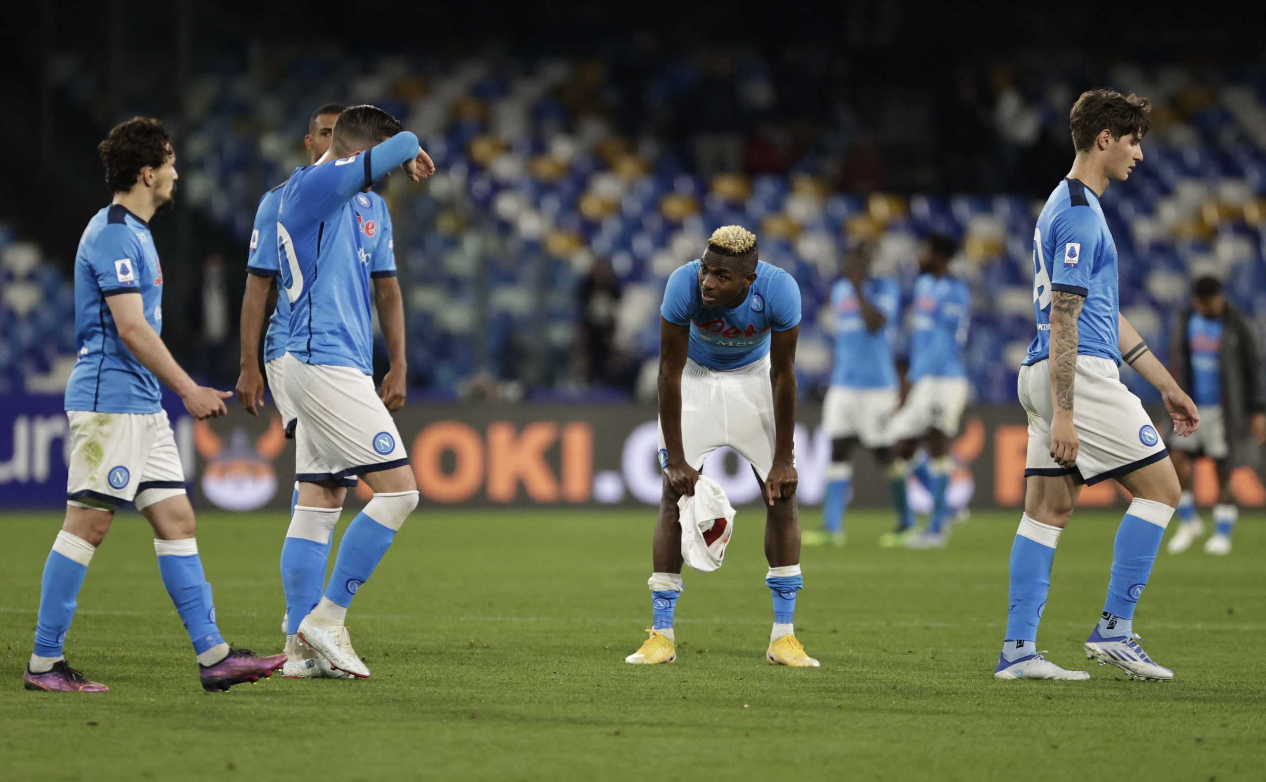 Soccer Football - Serie A - Napoli v AS Roma - Stadio Diego Armando Maradona, Naples, Italy - April 18, 2022 Napoli players looks dejected after the match REUTERS