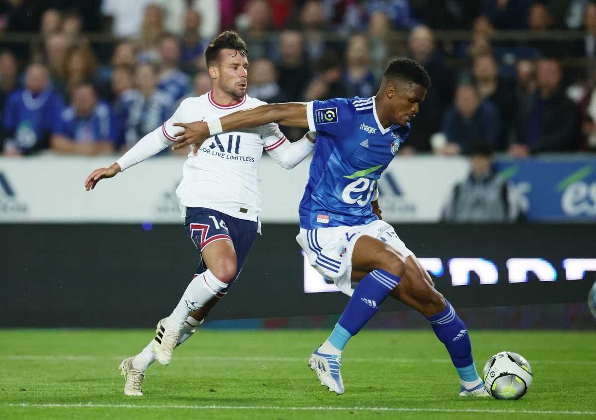 Soccer Football - Ligue 1 - RC Strasbourg v Paris St Germain - Stade de la Meinau, Strasbourg, France - April 29, 2022 Paris St Germain's Juan Bernat in action with RC Strasbourg's Gerzino Nyamsi REUTERS