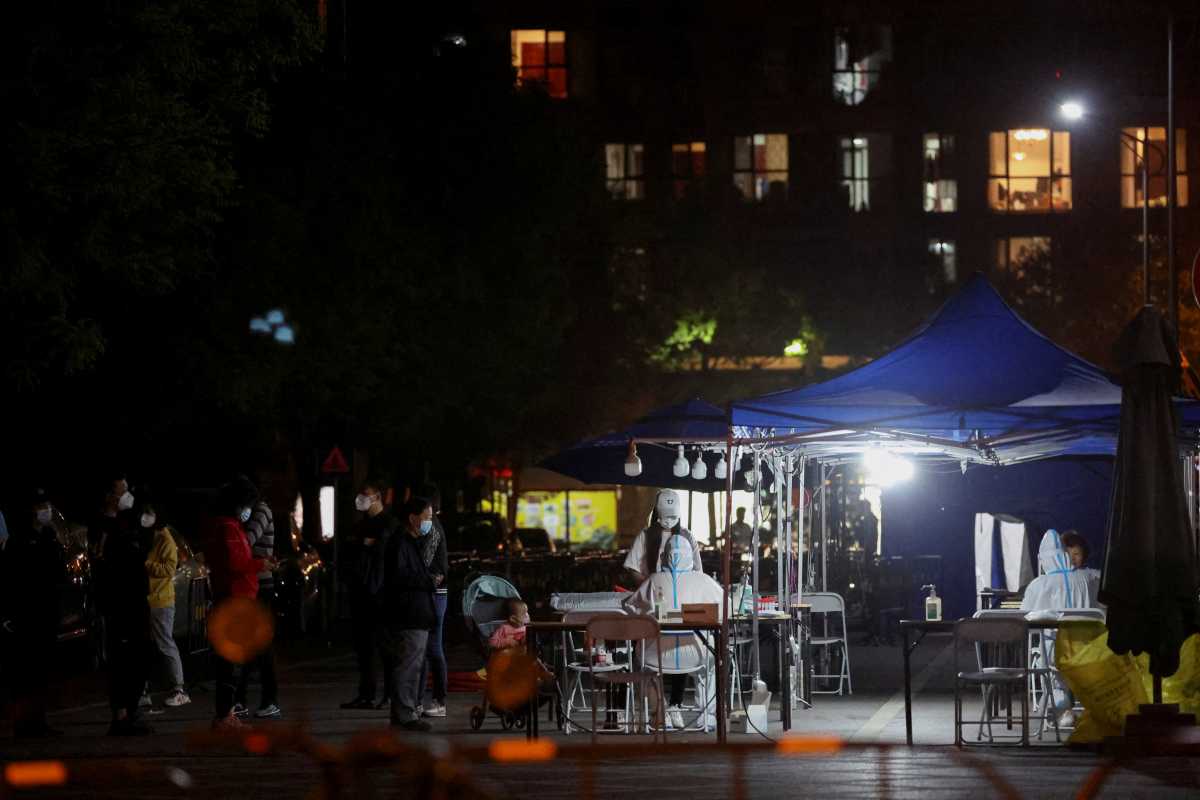 Residents line up at a makeshift nucleic acid testing site during a mass testing for the coronavirus disease (COVID-19) following an outbreak, in Beijing, China April 23, 2022. Picture taken April 23, 2022. REUTERS