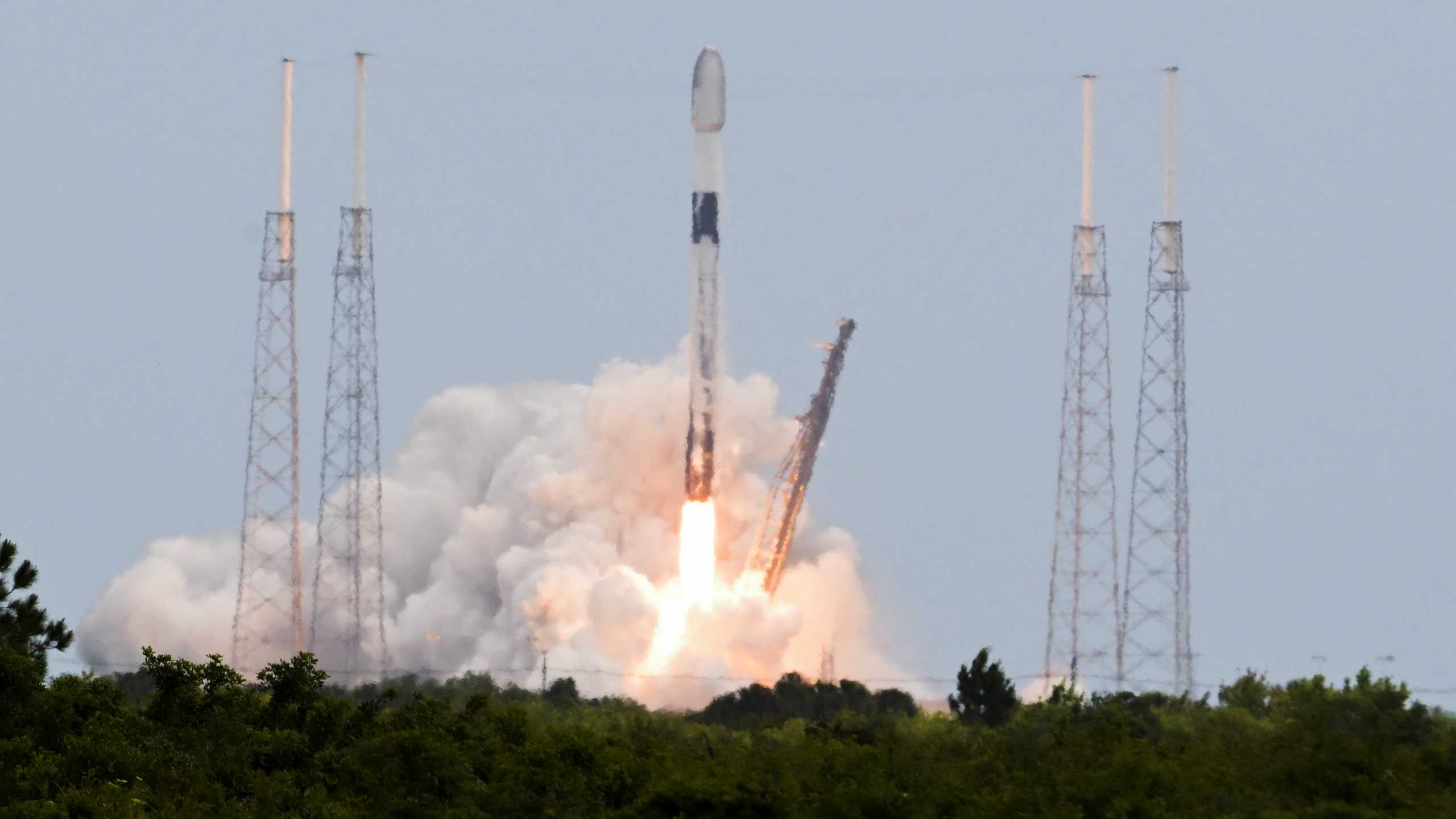 SpaceX: Επέστρεψαν στη Γη οι 3 επιχειρηματίες και ο πρώην αστροναύτης της NASA