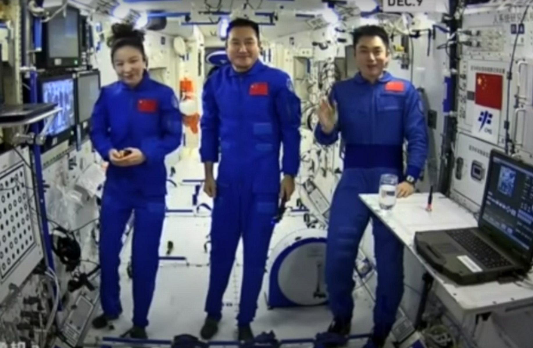 Κίνα: Επέστρεψαν οι τρεις αστροναύτες του Shenzhou 13 – Κατέρριψαν το εθνικό ρεκόρ παραμονής στο διάστημα