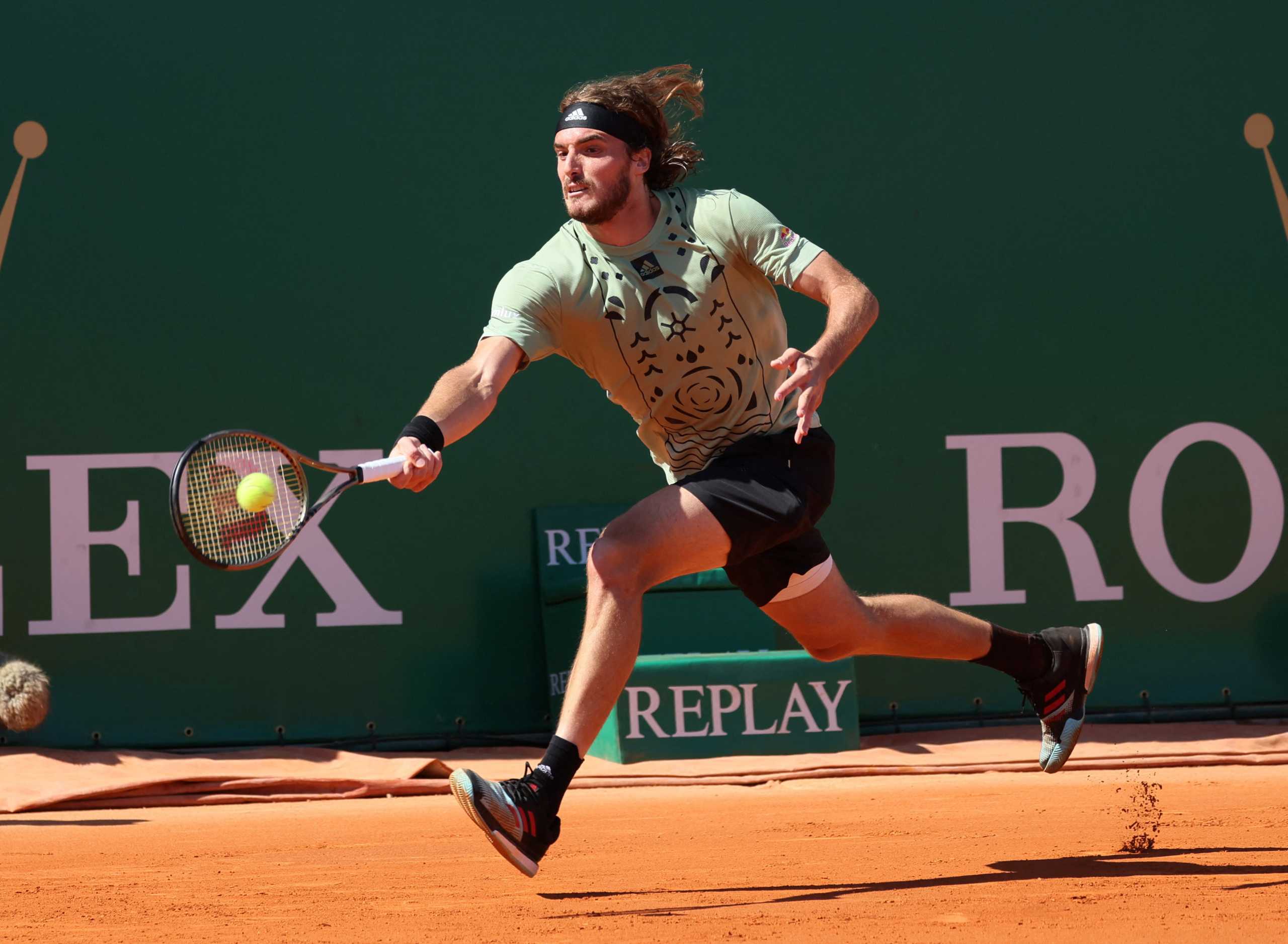 Tennis - ATP Masters 1000 - Monte Carlo Masters - Monte-Carlo Country Club, Roquebrune-Cap-Martin, France - April 17, 2022 Greece's Stefanos Tsitsipas in action during the final match against Spain's Alejandro Davidovich Fokina REUTERS